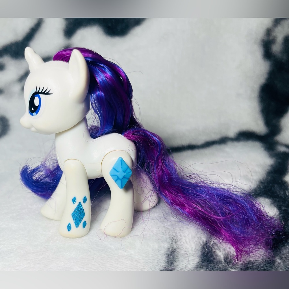 2012 My Little Pony G4  "Crystal Motion" Rarity Pony/ Friendship is Magic Series